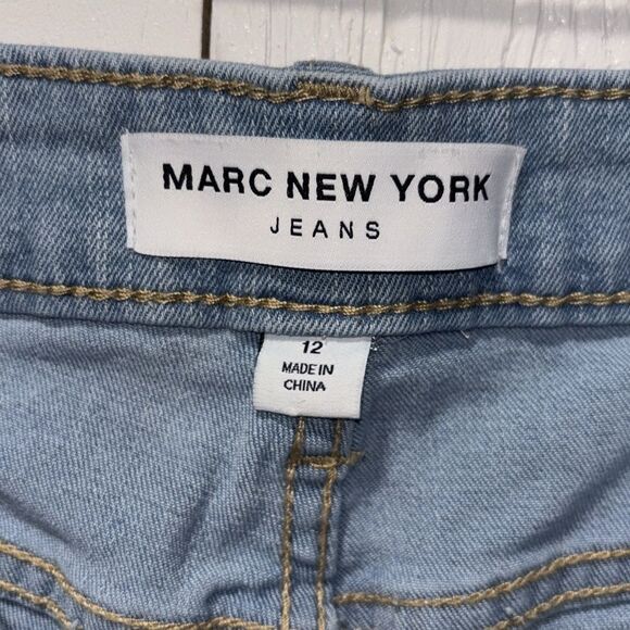 Marc New York woman’s jean shorts 5 pockets lite distressed size 12. - Picture 4 of 6